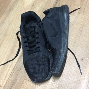 Black Nike Shoes